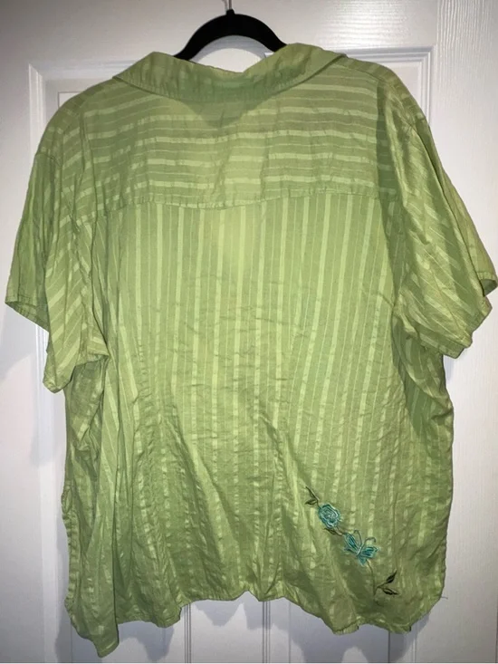 Light Green Floral Embroidered Men's Button-Up Shirt - Picture 2 of 2